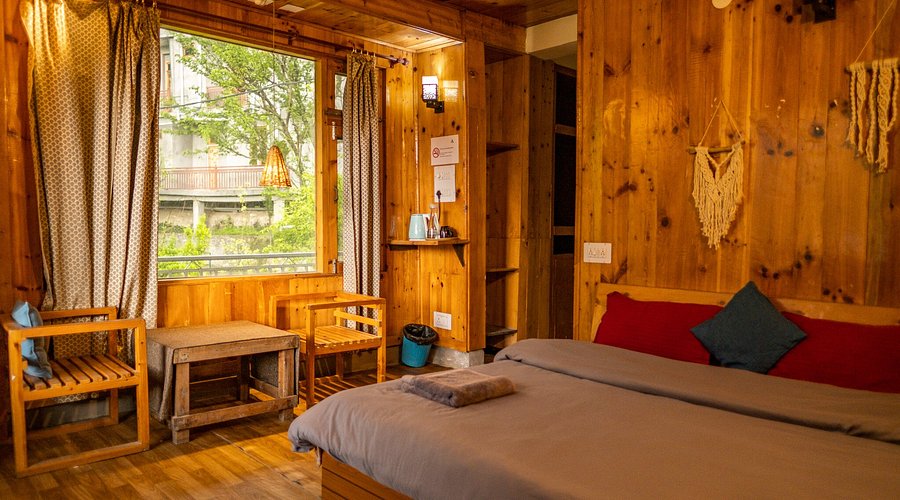 luxury stay in jibhi tirthan valley